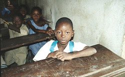 meisje in een klas in Guatemala